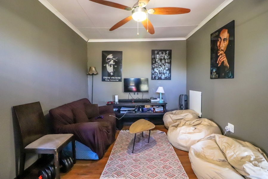 6 Bedroom Property for Sale in Heuwelsig Free State